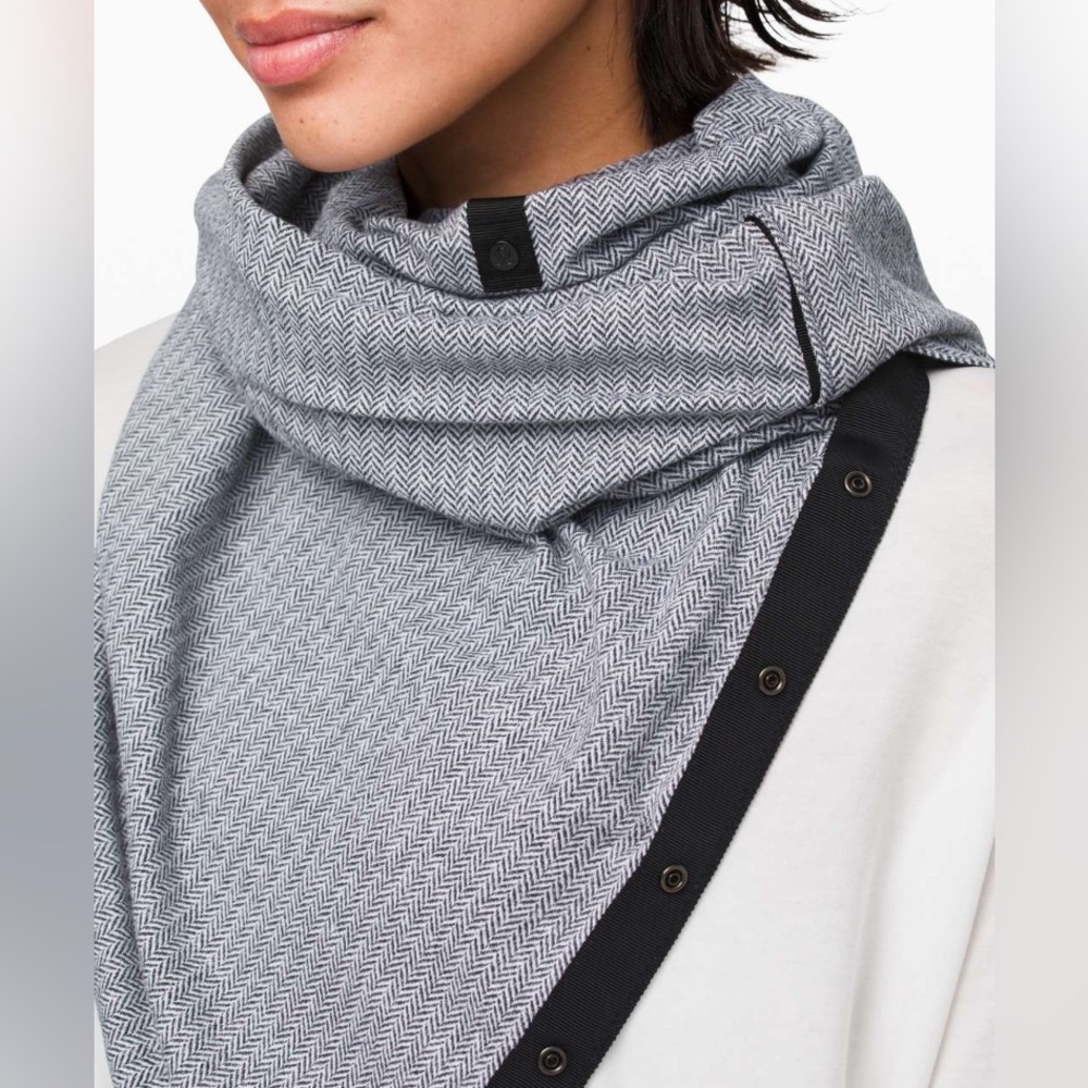 Lululemon Vinyasa Customizable Snap Up Scarf